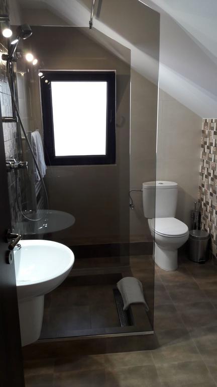 Casa Caroli Hotel Târgu Jiu Eksteriør billede