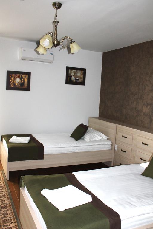 Casa Caroli Hotel Târgu Jiu Eksteriør billede
