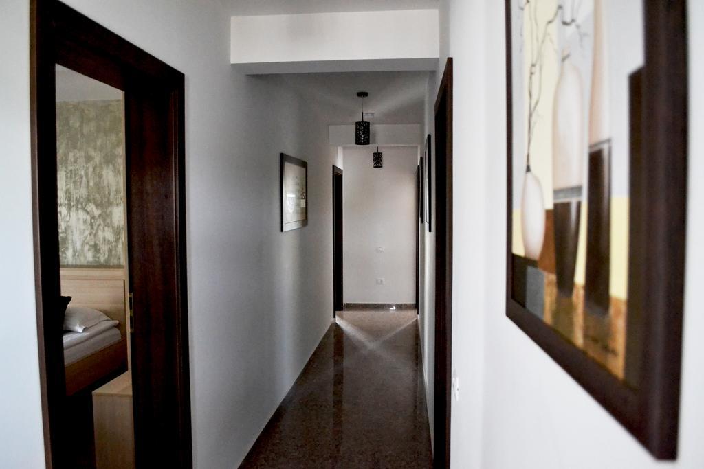 Casa Caroli Hotel Târgu Jiu Eksteriør billede