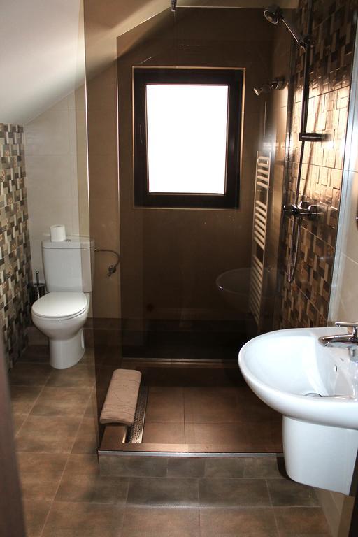 Casa Caroli Hotel Târgu Jiu Eksteriør billede