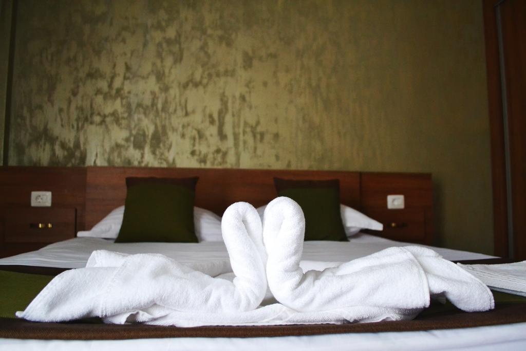 Casa Caroli Hotel Târgu Jiu Eksteriør billede