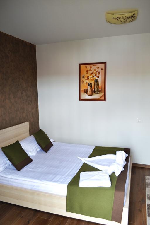 Casa Caroli Hotel Târgu Jiu Eksteriør billede